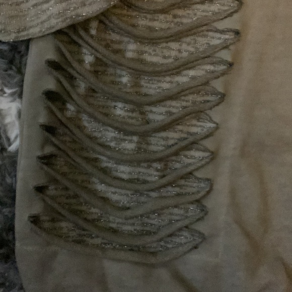 Clothes head long sleeve distressed  blouse size L NWT color taupe - Picture 3 of 5